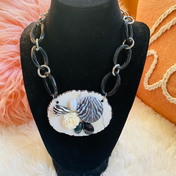 Black and White Choker - Picture 1 of 3